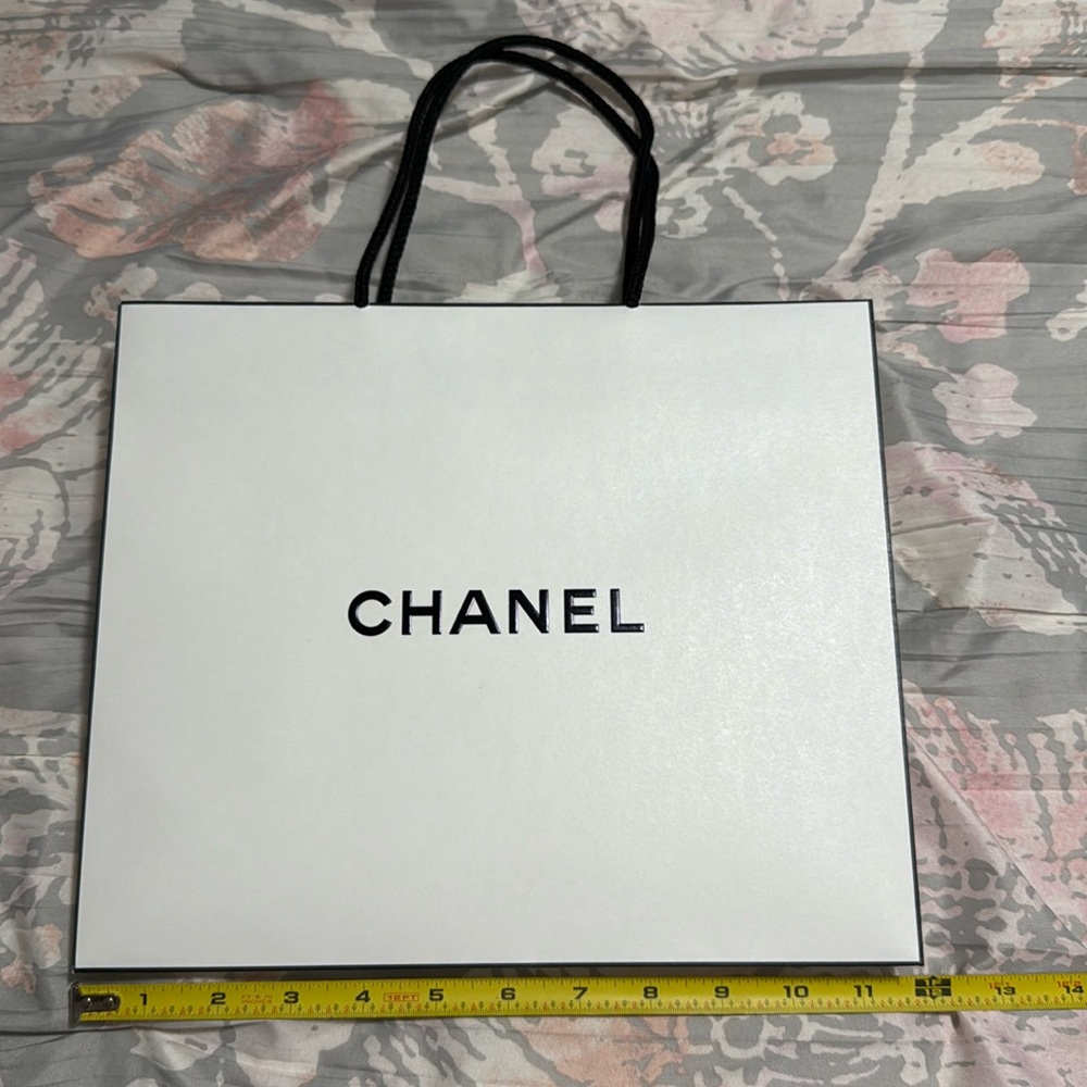 White Chanel shopping bag